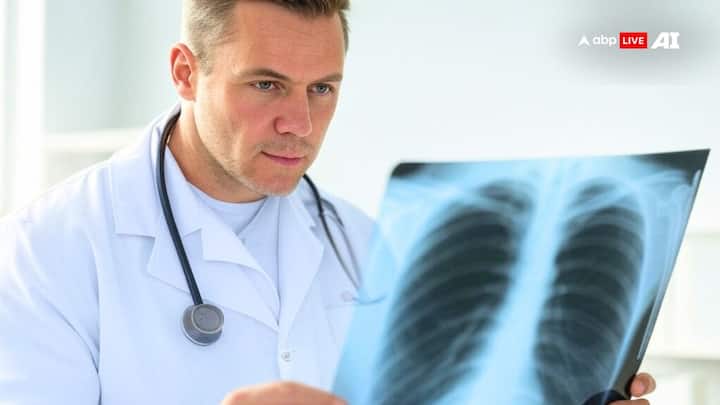 बैक्टीरिया को फैलने से रोककर टीबी के जोखिम को कम करती है. बार-बार हाथ धोएं, खासकर खाने या चेहरे को छूने से पहले। अपने मुंह को ढककर खांसें या छींकें. पुरानी खांसी वाले लोगों के साथ निकट संपर्क से दूर रहें. संक्रमण के जोखिम को कम करने के लिए घर और कार्यस्थल में आम तौर पर छुई जाने वाली सतहों को साफ करें.