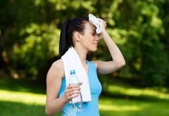 आपको भी आ रहा है जरूरत से ज्यादा पसीना, इस बीमारी का हो सकता है संकेत