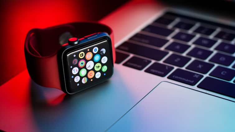 Apple to integrate camera with ai features in its series and ultra Watches here are details कैमरा और AI से लैस होंगी Apple Watches, मिलेगा iPhone 16 सीरीज वाला यह कमाल का फीचर