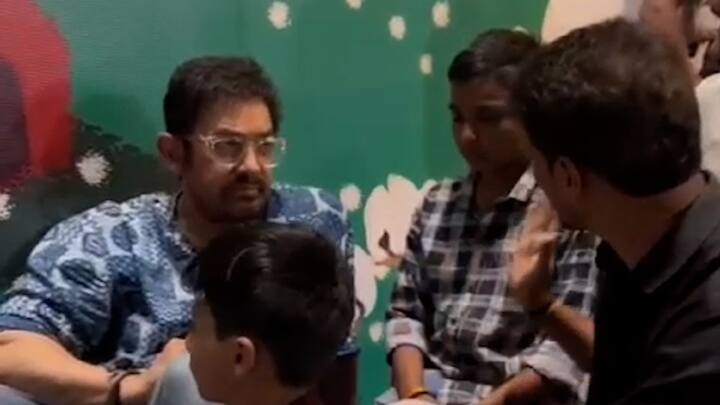 या कार्यक्रमाच्या वेळी मस्साजोगचे दिवंगत सरपंच संतोष देशमुख यांचे कुटुंबीय उपस्थित होते. त्याचवेळी देशमुख कुंटुंबीय आणि आमिर खान यांची भेट झाली.