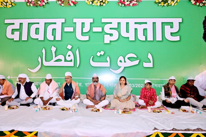 इस दावत में विपक्ष को छोड़कर राज्य के कई मंत्री और सत्ता पक्ष के सभी विधायकों के साथ-साथ स्पीकर शामिल हुए.