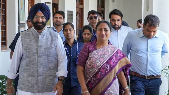 CM रेखा गुप्ता आज पेश करेंगी बजट, 10 हजार लोगों से मिले सुझाव, इन मुद्दों पर रहेगा जोर CM रेखा गुप्ता आज पेश करेंगी बजट, 10 हजार लोगों से मिले सुझाव, इन मुद्दों पर रहेगा जोर
