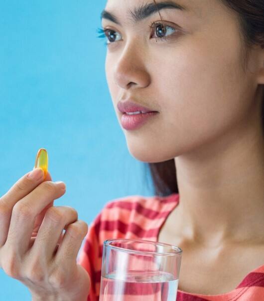 ਵਿਟਾਮਿਨ B-12 ਦੀ ਕਮੀ ਨੂੰ ਪੂਰਾ ਕਰਨ ਲਈ ਅਸੀਂ ਆਪਣੀ ਡਾਇਟ ਵਿੱਚ ਹਰੀ ਸਬਜ਼ੀਆਂ, ਚੁਕੰਦਰ ਅਤੇ ਨਾਨ-ਵੈਜ ਖਾਣੇ ਸ਼ਾਮਿਲ ਕਰਦੇ ਹਾਂ, ਪਰ ਕੁਝ ਲੋਕ ਇਸ ਦੇ ਸਪਲੀਮੈਂਟ ਵੀ ਲੈਂਦੇ ਹਨ। ਇਹ ਸਪਲੀਮੈਂਟ ਉਹਨਾਂ ਲੋਕਾਂ ਨੂੰ ਲੈਣ ਦੀ ਸਿਫ਼ਾਰਿਸ਼ ਕੀਤੀ ਜਾਂਦੀ ਹੈ, ਜਿਨ੍ਹਾਂ ਦੇ ਸਰੀਰ ਵਿੱਚ ਇਸ ਵਿਟਾਮਿਨ ਦੀ ਘਾਟ ਕਾਫ਼ੀ ਵੱਧ ਹੋ ਜਾਏ। ਪਰ ਸਭ ਤੋਂ ਪਹਿਲਾਂ ਇਹ ਜਾਣਨਾ ਜ਼ਰੂਰੀ ਹੈ ਕਿ ਇਹ ਸਪਲੀਮੈਂਟ ਲੈਣ ਦਾ ਠੀਕ ਸਮਾਂ ਤੇ ਢੰਗ ਕੀ ਹੈ।