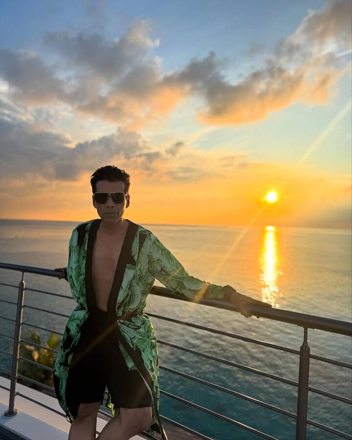 Karan Johar always gives some such poses due to which the limelight is covered. This time he has shared such photos after which people have caught their foreheads.