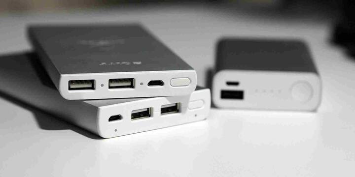 आपकी जानकारी के लिए बता दें कि HX115 फ्लाइट में कुल 168 यात्री और क्रू मेंबर्स मौजूद थे. उड़ान भरने के सिर्फ 15 मिनट बाद ओवरहेड बिन में आग लग गई. यात्रियों और क्रू मेंबर्स ने तुरंत प्रतिक्रिया दी और पानी व जूस डालकर आग बुझाने की कोशिश की जिससे बड़ा हादसा होने से बच गया.