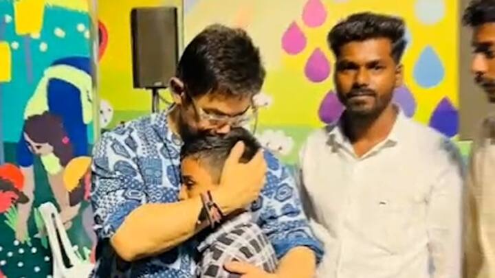 आमिर खाननं काही वेळ देशमुख कुटुंबाशी चर्चा खरच सांत्वन केले यावेळी किरण राव याही उपस्थित होत्या.