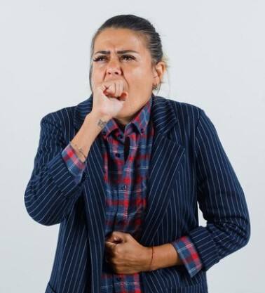 ਅਦਰਕ ’ਚ ਐਂਟੀਆਕਸੀਡੈਂਟ ਅਤੇ ਐਂਟੀ-ਇੰਫਲੇਮੇਟਰੀ ਗੁਣ ਹੁੰਦੇ ਹਨ। ਅਦਰਕ ਦਾ ਟੁਕੜਾ ਚਬਾਉਣ ਨਾਲ ਗੈਸ ਅਤੇ ਐਸੀਡਿਟੀ ਤੋਂ ਰਾਹਤ ਮਿਲਦੀ ਹੈ। ਇਹ ਪਾਚਨ ਤੰਤਰ ਨੂੰ ਮਜ਼ਬੂਤ ਬਣਾਉਂਦਾ ਹੈ ਅਤੇ ਪਾਚਨ ਕਿਰਿਆ ਨੂੰ ਸੁਧਾਰਦਾ ਹੈ।