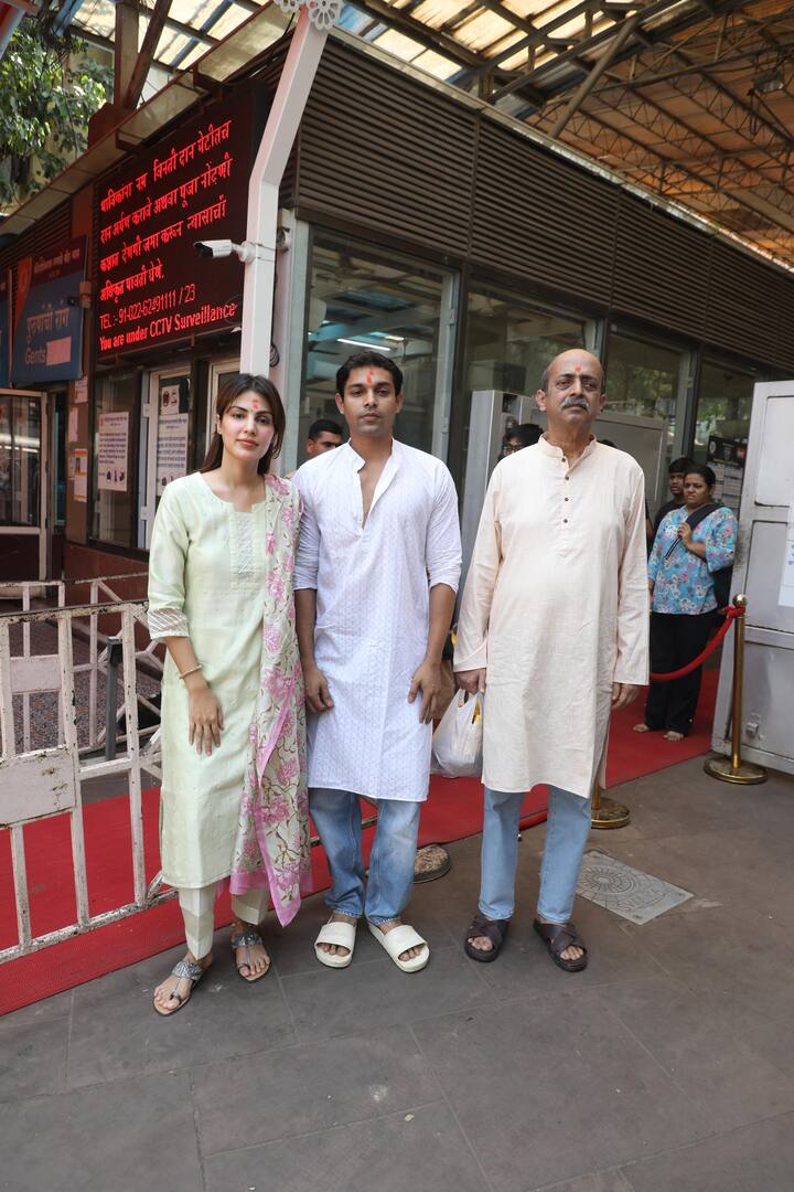 Several photos and videos of the family outside the temple quickly made rounds on social media.  (Image: Manav Manglani)