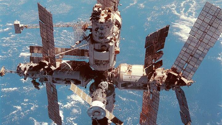 आईएसएस काफी पुराना होता जा रहा है. इसे 1998 में बनाया गया था और तब से यह स्पेस इंडस्ट्री की तरक्की का प्रतीक रहा है.