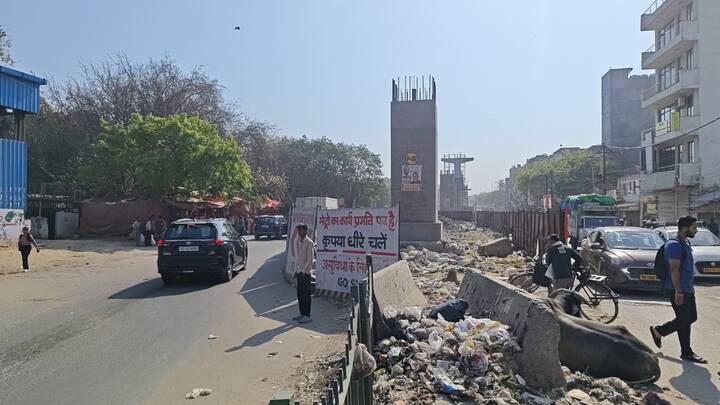 यह दिल्ली की उन चुनिंदा परियोजनाओं में शामिल है, जहां मेट्रो और फ्लाईओवर एक साथ बनाए जा रहे हैं. खानपुर रेड लाइट से हमदर्द टी-प्वाइंट तक मेट्रो ट्रैक के ठीक नीचे छह लेन का फ्लाईओवर भी तैयार होगा, जिससे न सिर्फ मेट्रो यात्रियों को फायदा मिलेगा, बल्कि सड़क पर यातायात भी सुगम होगा.
