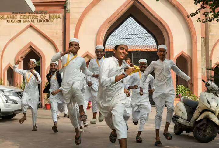 ਈਦ ਦੇ ਮੌਕੇ 'ਤੇ ਪ੍ਰਧਾਨ ਮੰਤਰੀ ਨਰਿੰਦਰ ਮੋਦੀ ਨੇ ਮੁਸਲਮਾਨਾਂ ਨੂੰ ਵੱਡਾ ਤੋਹਫ਼ਾ ਦਿੱਤਾ ਹੈ। ਇਸ ਦੀ ਸ਼ੁਰੂਆਤ ਦਿੱਲੀ ਤੋਂ ਕੀਤੀ ਗਈ ਹੈ। ਈਦ 'ਤੇ, ਮੋਦੀ ਸਰਕਾਰ ਦੇਸ਼ ਭਰ ਦੇ 32 ਲੱਖ ਗਰੀਬ ਮੁਸਲਮਾਨਾਂ ਨੂੰ 'ਸੌਗਤ-ਏ-ਮੋਦੀ' ਕਿੱਟ ਤੋਹਫ਼ੇ ਵਜੋਂ ਦੇਵੇਗੀ। ਭਾਜਪਾ ਦੇ ਘੱਟ ਗਿਣਤੀ ਆਗੂਆਂ ਨੇ ਇਸ 'ਤੇ ਖੁਸ਼ੀ ਪ੍ਰਗਟ ਕੀਤੀ ਹੈ।