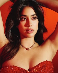 PHOTO: श्रीदेवीची लेक जान्हवी कपूरने केलं चाहत्यांना घायाळ; पाहा नवा लूक!