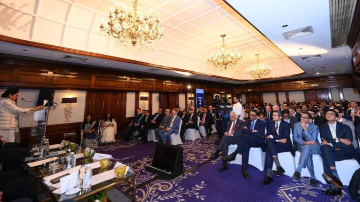 লন্ডনে গিয়ে বাংলায় বিনিয়োগের আহ্বান মুখ্যমন্ত্রীর । কলকাতার সঙ্গে সরাসরি লন্ডন বিমান পরিষেবা চালুর আবেদন মুখ্যমন্ত্রীর ।