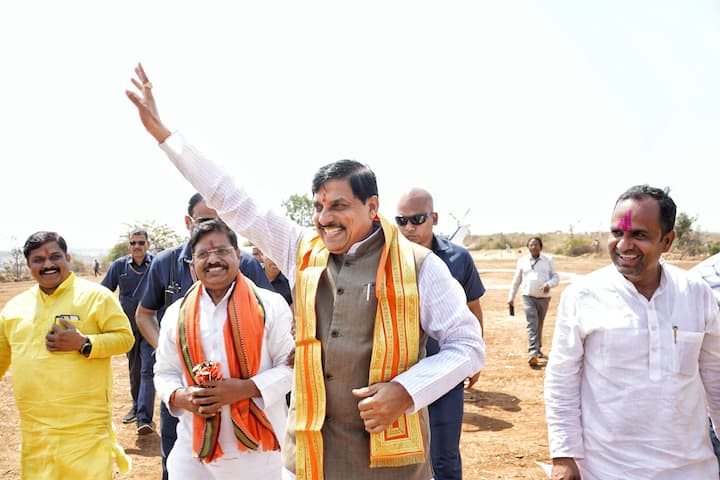 मुख्यमंत्री ने कहा कि जन्मदिन के अवसर पर महात्मा गांधी कुष्ठ आश्रम में आने का अवसर मिला. आने के बाद किसी भी परिस्थिति में एक-दूसरे के साथ खड़े होने की प्रेरणा मिलती है.