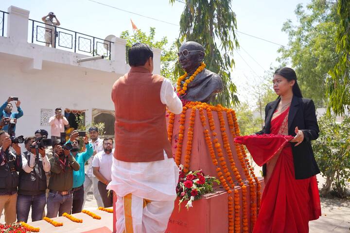 मुख्यमंत्री मोहन यादव का आगमन दोपहर 3:00 बजे उज्जैन होगा. इंजीनियरिंग कॉलेज में विभिन्न औद्योगिक परियोजनाओं का शिलान्यास और भूमि पूजन मुख्यमंत्री करेंगे.