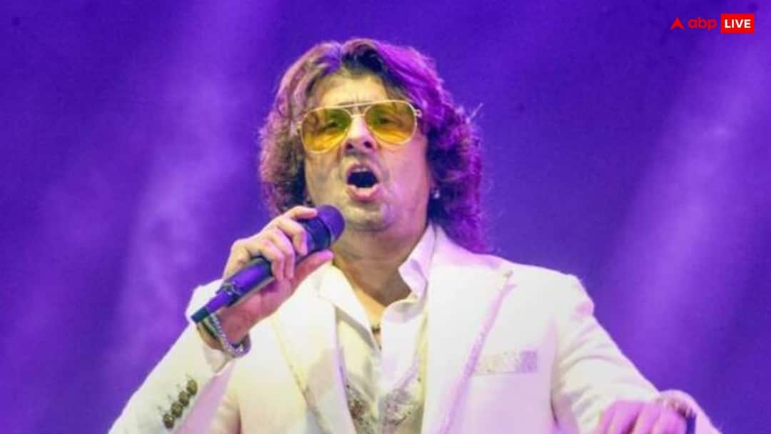 Sonu Nigam Concert: सोनू निगम के कॉन्सर्ट में लोगों ने फेंके पत्थर, बीच में रोकी सिंगर ने परफॉर्मेंस, बोले- मैं यहां गाने आया हूं... Sonu Nigam Concert incident happened during performance crowd pelts stones and bottles Sonu Nigam Concert: सोनू निगम के कॉन्सर्ट में लोगों ने फेंके पत्थर, बीच में रोकी सिंगर ने परफॉर्मेंस, बोले- मैं यहां गाने आया हूं...
