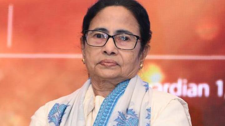 শিল্প বৈঠকে সর্বধর্ম সমন্বয় নিয়েও মুখ খুললেন মমতা বন্দ্যোপাধ্যায়। মুখ্যমন্ত্রী বলেন, আমাদের দেশে সব ধর্ম, বর্ণের মানুষ একসঙ্গে বসবাস করেন। আমরা বৈচিত্রের মধ্যে ঐক্যের আদর্শে বিশ্বাসী। আমরা সব ধর্মের অনুষ্ঠান একসঙ্গে উদযাপন করি।'