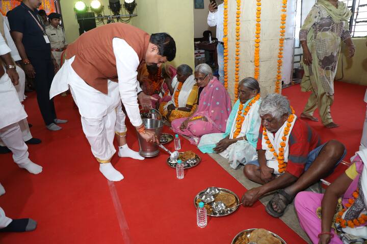 स्थानीय कार्यक्रम से निजात पाने के बाद मुख्ख्यमंत्री भोपाल रवाना हो जाएंगे. मुख्यमंत्री डॉ मोहन यादव के उज्जैन आगमन की सूचना पर समर्थकों की खुशी का ठिकाना नहीं रहा.