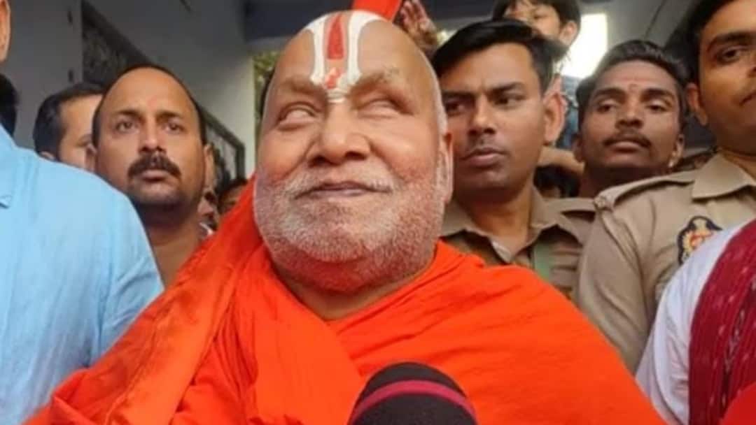 Manusmriti burning controversy Rambhadracharya says Ambedkar did not know about Sanskrit ann मनुस्मृति जलाने से जुड़े विवाद पर रामभद्राचार्य बोले- 'अंबेडकर को नहीं थी संस्कृत के बारे में जानकारी'