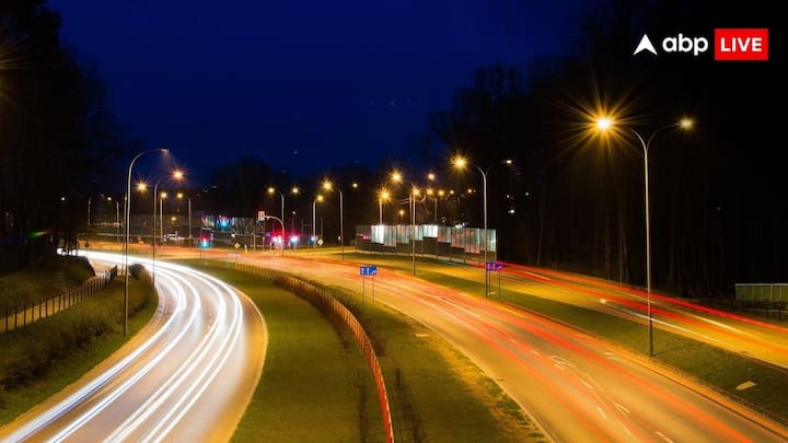 लालपुर के पास यमुना नदी पर 600 मीटर लंबा पुल बनाया जाएगा, जिसकी लागत हरियाणा और उत्तर प्रदेश एक बराबर डिवाइड करेंगे. दोनों राज्य सरकारों ने परियोजना में तेजी लाने के लिए सहयोग किया है, जिससे हरियाणा और यूपी के बीच यात्रा अधिक सुविधाजनक हो जाएगी.