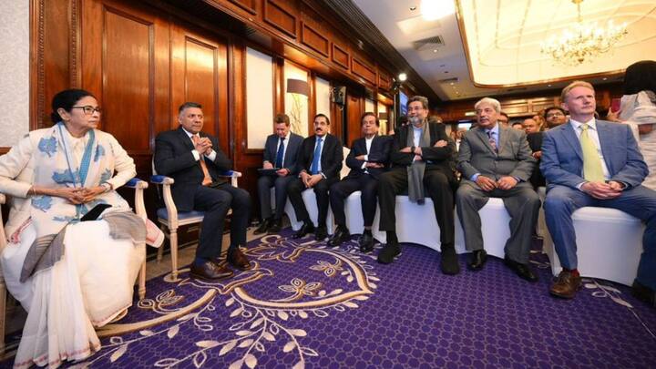 ' দেউচা-পাচামি হলে আগামী ১০০ বছর বিদ্যুতের সমস্যা হবে না। পশ্চিমবঙ্গে ৬টি ইকোনমিক করিডর হবে। বাংলায় ২ হাজার ৮০০ তথ্য প্রযুক্তি কোম্পানি রয়েছে।'