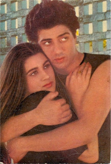 ऐसे में फिल्म की शूटिंग के दौरान सनी और अमृता दोनों एक दूसरे के करीब आ गए थे. बल्कि रिपोर्ट्स के मुताबिक अमृता सिंह तो सनी के प्यार में दीवानी थीं.