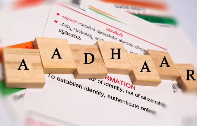 UIDAI ની સત્તાવાર વેબસાઈટ પર જઈને માસ્ક કરેલા આધાર કાર્ડને સરળતાથી ડાઉનલોડ કરી શકો છો. તેને ડાઉનલોડ કરવાની સ્ટેપ બાય સ્ટેપ મેથડ જાણો જો તમે પણ સુરક્ષા કારણોસર તમારું માસ્ક્ડ કરેલ આધાર કાર્ડ ડાઉનલોડ કરવા માંગો છો, તો નીચે આપેલા સ્ટેપ્સને અનુસરો.