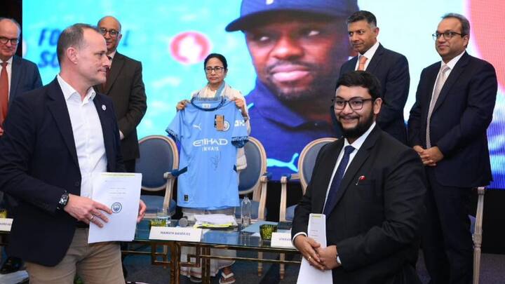 ব্রিটিশ শিল্পপতিদের কাছে বাংলায় বিনিয়োগের আবেদন মুখ্যমন্ত্রীর। বাংলায় সবার ধর্ম প্রকাশের স্বাধীনতা আছে, লন্ডনে গিয়ে বার্তা মুখ্যমন্ত্রীর।