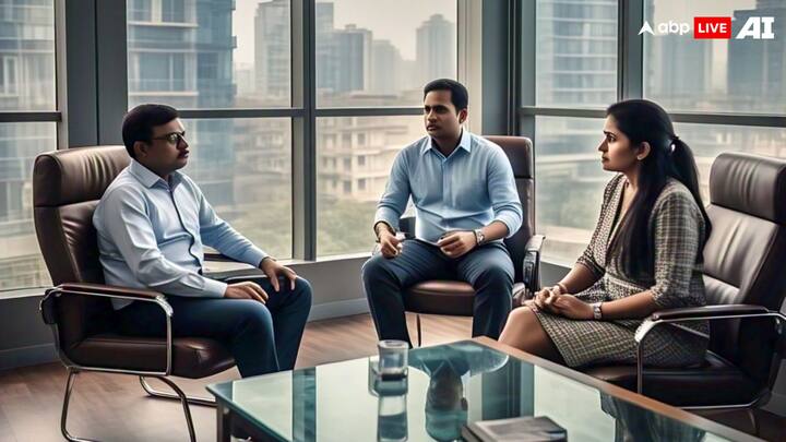 निर्माण सामग्री की गुणवत्ता की जांच करें. आप किसी अच्छे आर्किटेक्ट की मदद से फ्लैट में लगे सीमेंट, लोहे और प्लास्टर को केवल चंद रुपये देकर चेक करवा सकते हैं.