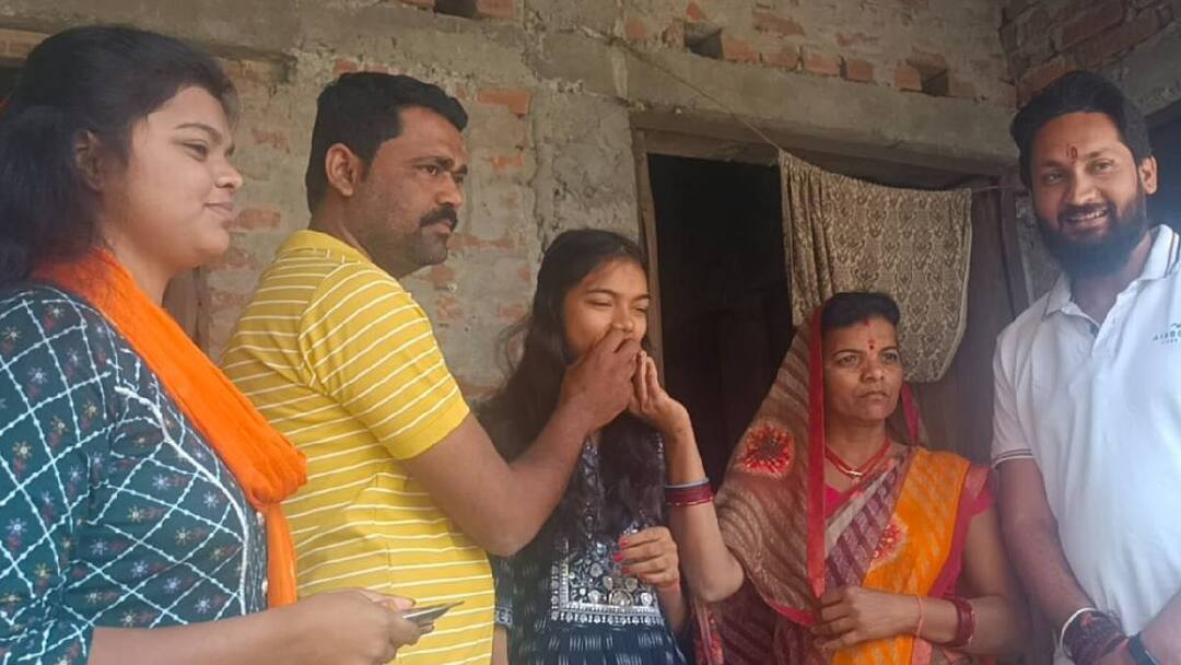 Bihar Inter Result 2025: मोबाइल पर यूट्यूब से की इंटर की तैयारी, मोतिहारी की तनु सेल्फ स्टडी से बनीं बिहार टॉपर Bihar Intermediate Examination result 2025 Motihari Tanu kumari became Bihar topper through self study ann Bihar Inter Result 2025: मोबाइल पर यूट्यूब से की इंटर की तैयारी, मोतिहारी की तनु सेल्फ स्टडी से बनीं बिहार टॉपर