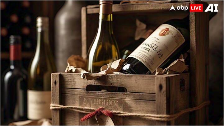 क्या आपके मन में कभी ख्याल आता है कि शराब को स्टोर करने के लिए स्टील या कांच को उपयोग क्यों नहीं होता? दरअसल, इसके पीछे शराब का रंग और उसका स्वाद है, जिसे ध्यान में रखकर इसे स्टोर किया जाता है. इसके अलावा ट्रांसपोर्टेशन का भी ध्यान रखा जाता है.