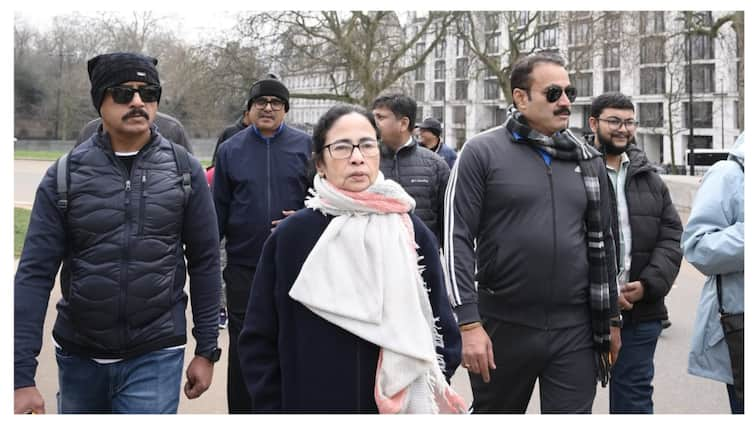 Mamata Jogs In London Wearing White Saree And Slippers: Watch