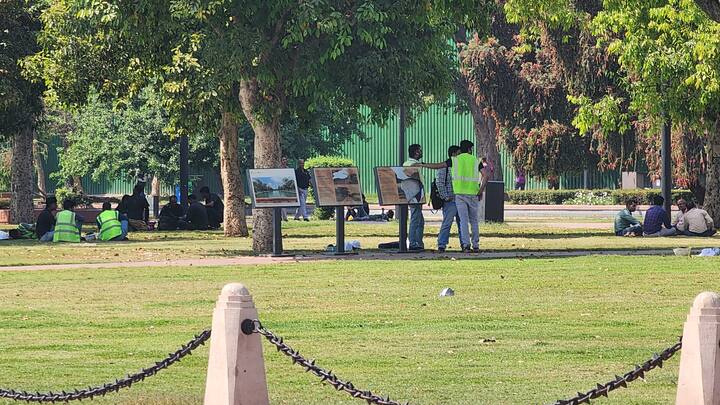 मौसम विभाग के मुताबिक, फिलहाल दिल्ली-एनसीआर में गर्मी से राहत की कोई उम्मीद नजर नहीं आ रही है. अगले दो दिनों तक तापमान में बढ़ोतरी के साथ हालात और चुनौतीपूर्ण हो सकते हैं.