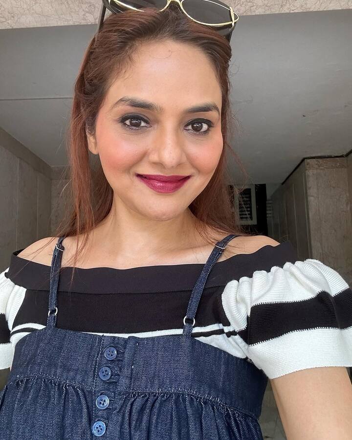बता दें कि मधु ने सालों बाद साउथ इंडस्ट्री में वापसी की थी. सामंथा रूथ प्रभु की फिल्म ‘शाकुंतलम’ में देखा गया था. हालांकि ये फिल्म कुछ खास चली नहीं और फ्लॉप रही. बताते चलें कि मधु ओटीटी में डेब्यू कर चुकी हैं.