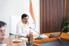 60 साल के हुए CM मोहन यादव, भोपाल में कुष्ठ रोगियों के बीच मनाया जन्मदिन, भोजन, फल और वस्त्र किए भेंट