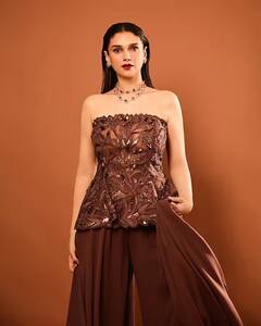 Photoshoot: ઓફ શૉલ્ડર ટૉપ-શરારામાં દેખાયો અદિતી રાવ હૈદરીનો 'ચૉકલેટી' લૂક, તસવીરો જોઇ તમે પણ કહેશો- 'માશાલ્લાહ'