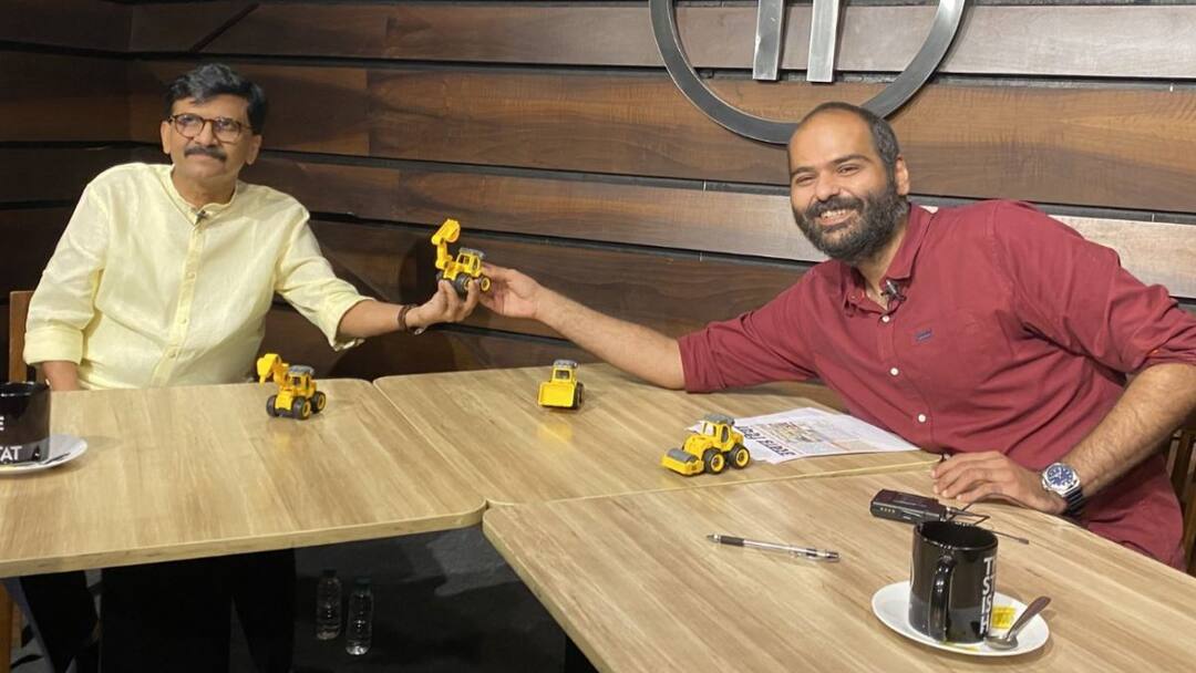 Sanjay Raut Supports Comedian Kunal Kamra over Stand up Comedy Against Eknath Shinde 'हमारा DNA एक जैसा', कुणाल कामरा के समर्थन में संजय राउत बोले- ये तो अपुन जैसा निकला