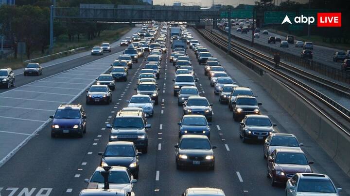 इस समय फरीदाबाद से नोएडा जाने वाले यात्रियों को दिल्ली में कालिंदी कुंज से होकर लंबा रास्ता तय करना पड़ता है, जिससे भारी ट्रैफिक होता है और ट्रैवल टाइम बढ़ जाता है. FNG एक्सप्रेसवे एक सीधा और आराम दायक रास्ता होगा और फरीदाबाद और उत्तर प्रदेश के बीच कनेक्टिविटी में सुधार करेगा.