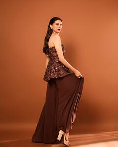 ऑफ शोल्डर टॉप-शरारा में दिखा अदिति राव हैदरी का 'चॉकलेटी' लुक, तस्वीरें देख आप भी कहेंगे- 'माशाल्लाह'