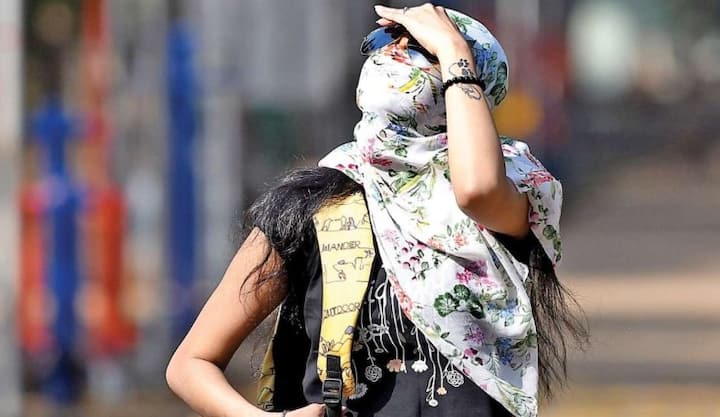 આગામી દિવસોમાં તાપમાનનો પારો 42 ડિગ્રીએ પહોંચવાની આગાહી કરવામાં આવી છે. હાલમાં 9 શહેરોમાં ગરમીનો પારો 40 ડિગ્રીને પાર પહોંચતા ગુજરાતવાસીઓ પરેશાન થઇ ગયા છે.