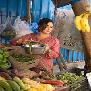 નાગિન ફેમ રશ્મિ દેશાઇ વેચી રહી છે શાકભાજી, તસવીરને જોઇ યુઝર્સે કર્યો આ સવાલ, જાણો શું છે મામલો