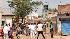 हजारीबाग हिंसा: 10 नामजद, 200 अज्ञात लोगों पर केस दर्ज, तस्वीरों में देखें हिंसा का खौफनाक नजारा