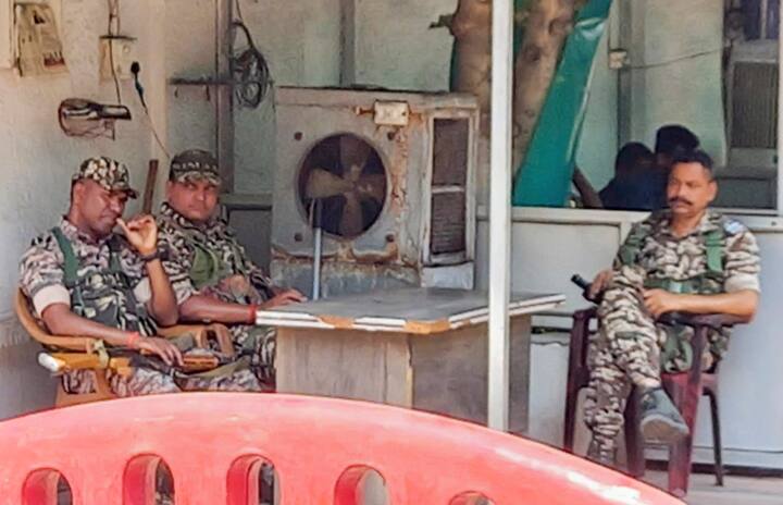 वहीं छत्तीसगढ़ के पूर्व मंत्री ने इसे लेकर निशाना साधा है. टीएस सिंहदेव ने X पर लिखा, ''बार-बार छत्तीसगढ़ के पूर्व मुख्यमंत्री भूपेश बघेल जी को एजेंसियों द्वारा परेशान करना बेहद निंदनीय है. ये केवल भूपेश जी छवि को खराब करने की भाजपा की नाकाम कोशिश है. प्रदेश की भाजपा सरकार छत्तीसगढ़ राज्य को चलाने में असमर्थ साबित हो रही है, इसीलिए जनता से जुड़े मुद्दों से का ध्यान भटकाने के लिए ऐसे प्रयास कर रही है.''