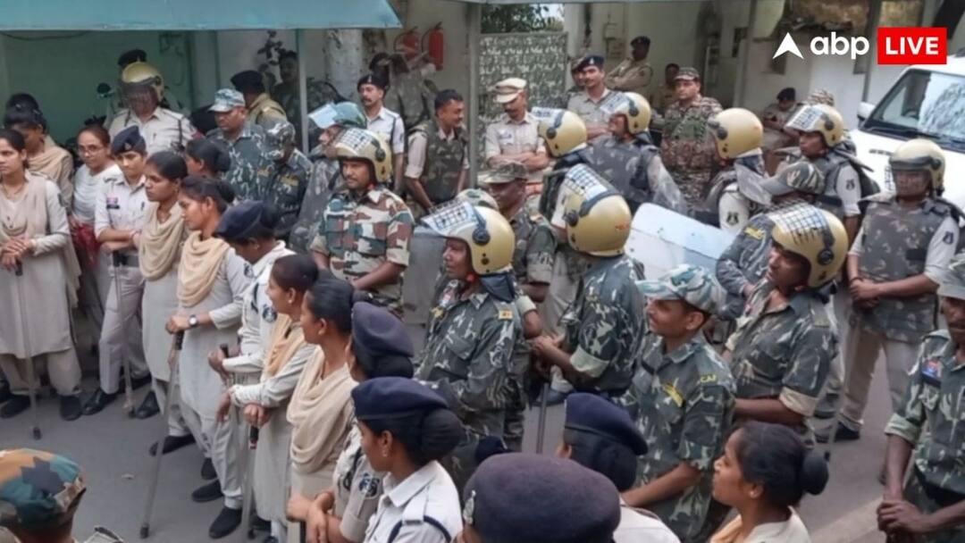 Mahadev Betting App Case: महादेव सट्टा App घोटाले में CBI का बड़ा एक्शन, पूर्व सीएम भूपेश बघेल और 4 IPS के घर घंटों चली छापेमारी Chhattisgarh Mahadev betting app scam CBI conducted raids residences of former CM Bhupesh Baghel and four IPS officers ann Mahadev Betting App Case: महादेव सट्टा App घोटाले में CBI का बड़ा एक्शन, पूर्व सीएम भूपेश बघेल और 4 IPS के घर घंटों चली छापेमारी