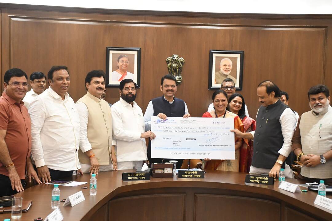 चित्रीकरण परवानगीकरिता एक खिडकी प्रणाली कार्यान्वित; मुख्यमंत्री देवेंद्र फडणवीस यांच्या हस्ते उद्घाटन Devendra Fadnavis inaugurated one window system for filming permission implemented film shooting certificate marathi news चित्रीकरण परवानगीकरिता एक खिडकी प्रणाली कार्यान्वित; मुख्यमंत्री देवेंद्र फडणवीस यांच्या हस्ते उद्घाटन