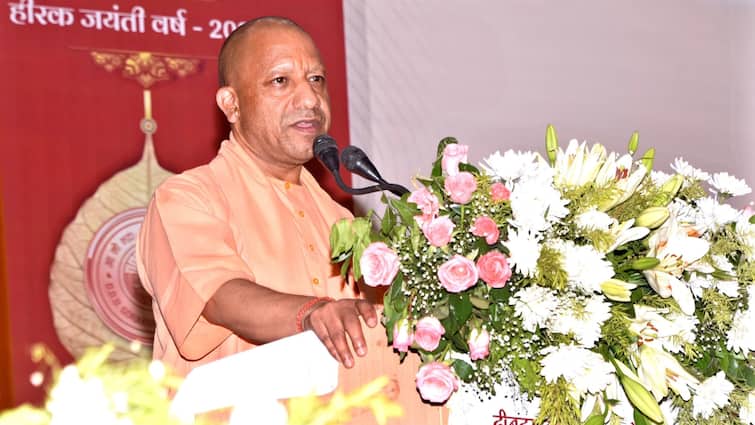 CM Yogi gave report on the development of Meerut on completion of 8 years of Yogi government ANN योगी सरकार के 8 साल पूरा होने पर मेरठ में विकास का रिपोर्ट कार्ड क्या कहता है? जानिए इसके बारे में