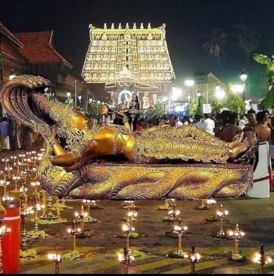 तो वहीं सबसे अनोखे रहस्यमयी मंदिरों की लिस्ट में दूसरा मंदिर है पद्मनाभस्वामी मंदिर, इस मंदिर की खास बात यह है कि इस मंदिर को भारत का सबसे धनी मंदिर माना जाता है और साथ ही इस मंदिर के अंदर कई गुप्त तिजोरियां और खजाने हैं. यह मंदिर भारत के केरल की राजधानी तिरुवनंतपुरम में स्थित है.