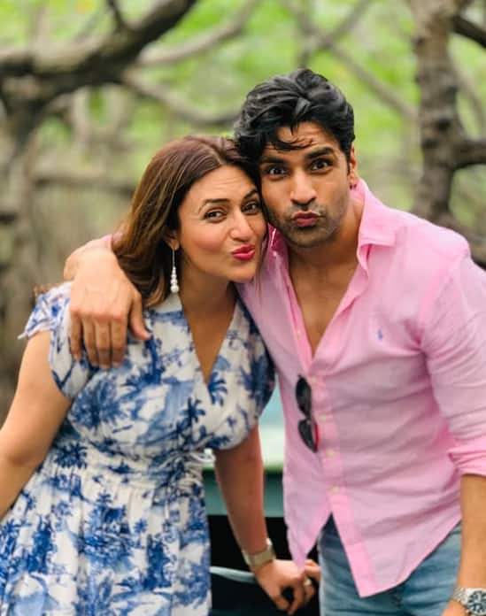 दिव्यांका त्रिपाठी और विवेक दहिया ने अपने श्रीलंका ट्रिप की तस्वीरों और वीडियों के साथ इंस्टाग्राम पर एक कंबाइंड पोस्ट शेयर की है और लिखा है, “मेमोरीज… एक एल्बम डंप.”