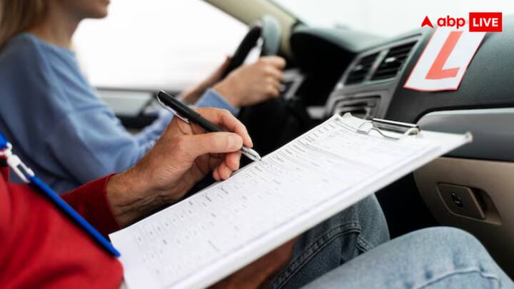 जैसे ही आप अपने वाहन का बीमा कराते हैं वैसे ही बीमा ऑटोमेटिकली सरकारी साइट mParivahan पर लॉगइन हो जाता है. आप ऐप के जरिए या फिर वेबसाइट पर इसकी जांच कर सकते हैं.