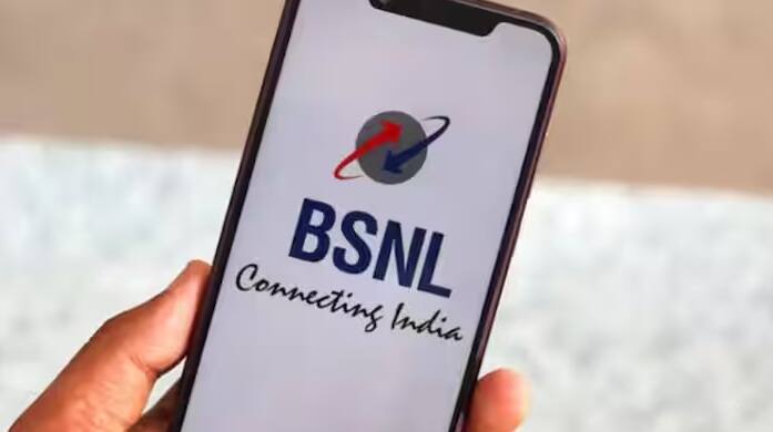 ભારત સંચાર નિગમ લિમિટેડ (BSNL) એ પુષ્ટી આપી છે કે તે આગામી મહિનાઓમાં પસંદગીના શહેરોમાં 5G સેવાઓ શરૂ કરશે. સરકારી ટેલિકોમ કંપની પહેલેથી જ દિલ્હીમાં સ્ટેન્ડઅલોન 5G (5G SA) નું પરીક્ષણ કરી રહી છે.